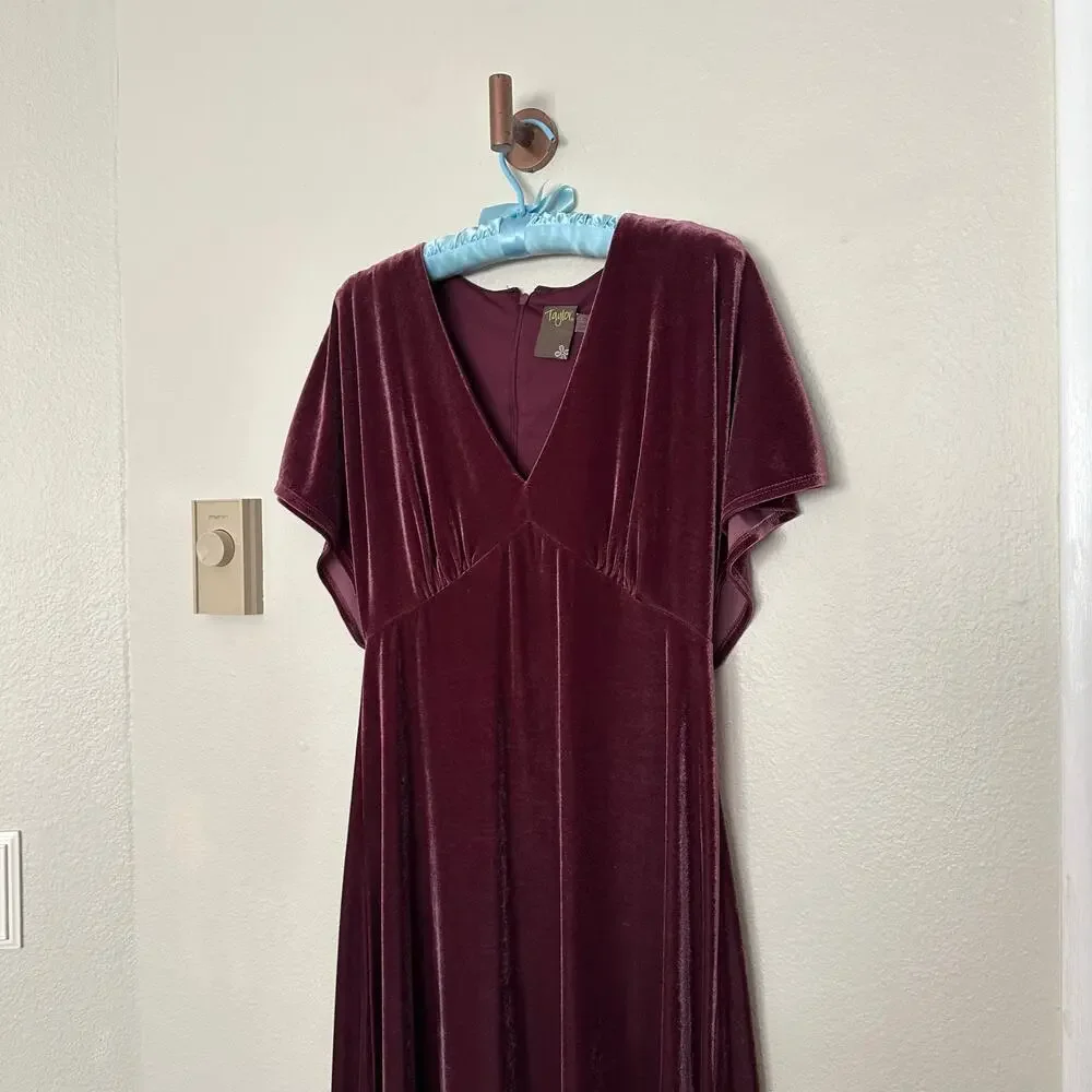 Taylor Sz 10 Midi Dress womens Purple Plum Velvet Empire Waist Flutter Sleeves - Picture 2 of 11